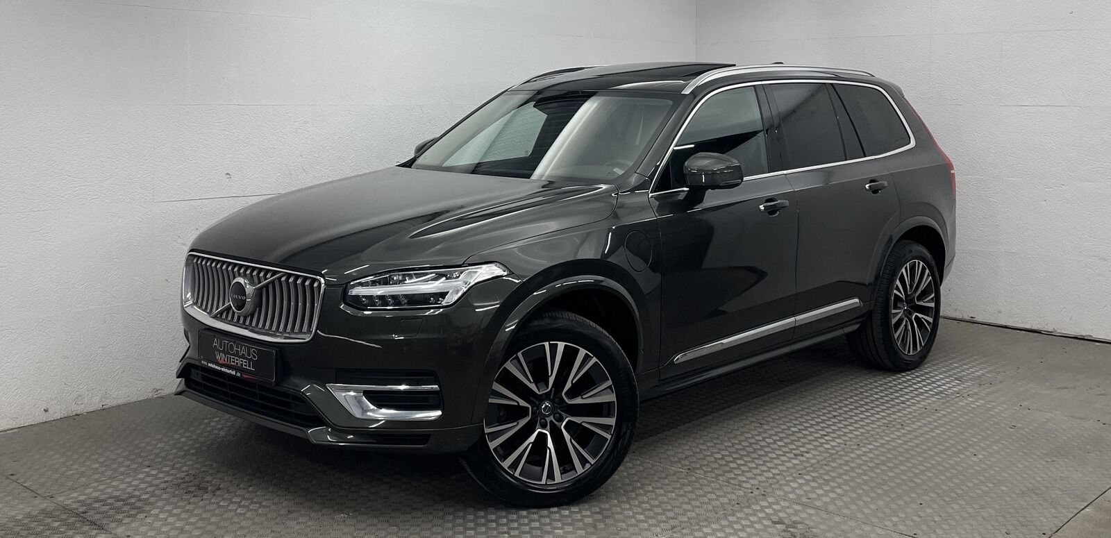 VOLVO XC90 T8 PLUS BRIGHT RECH AWD 7SITZ+PANO+AHK+MEMO