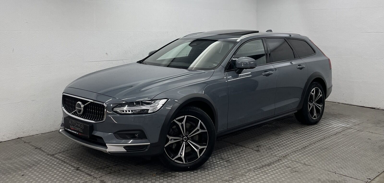 VOLVO V90 Cross Country B5 D AWD PANO+AHK+MEMO+360+HUD