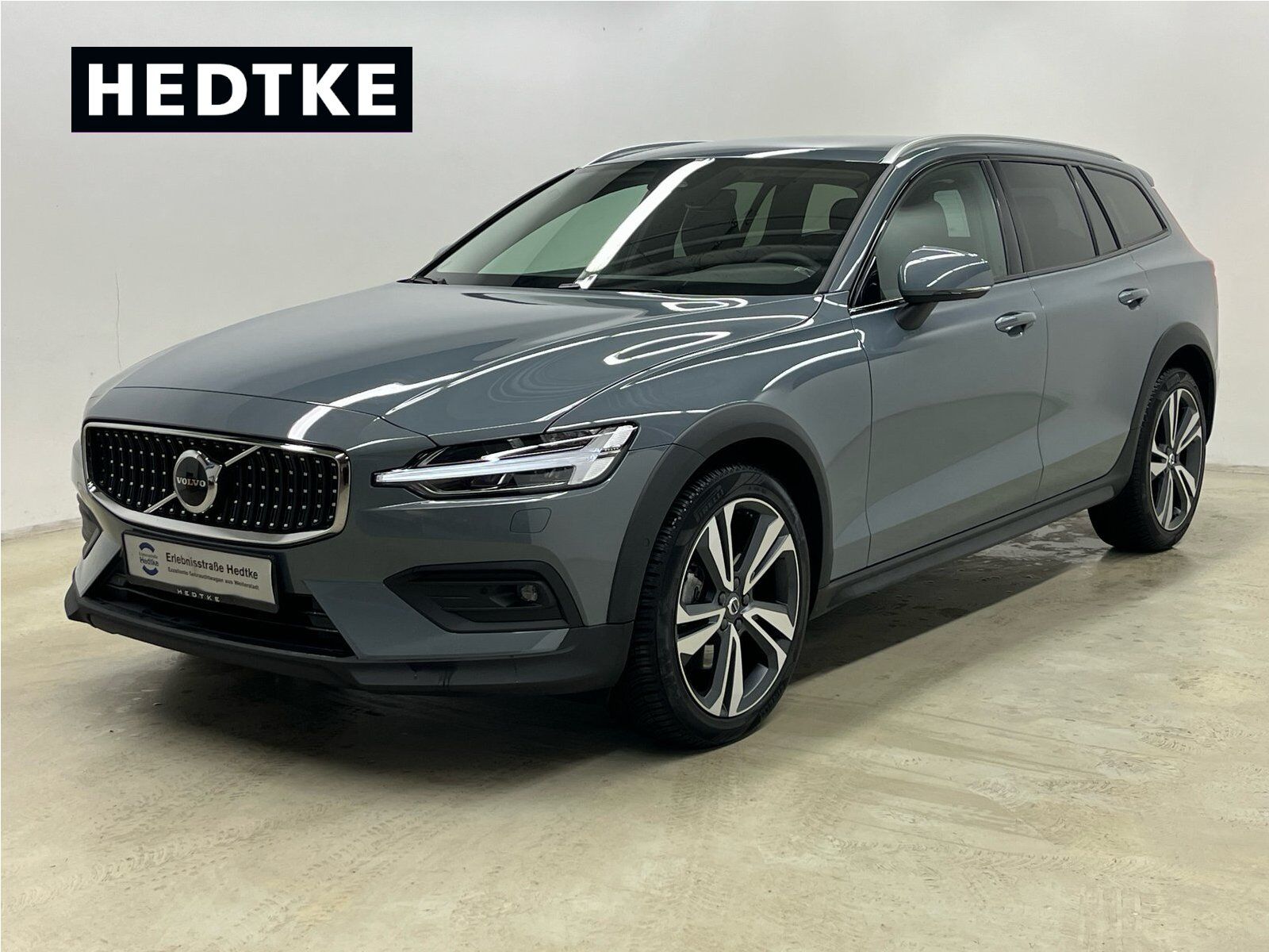 VOLVO V60 CC B4 Diesel AWD Plus 19"+H&K+LED+STANDHZG