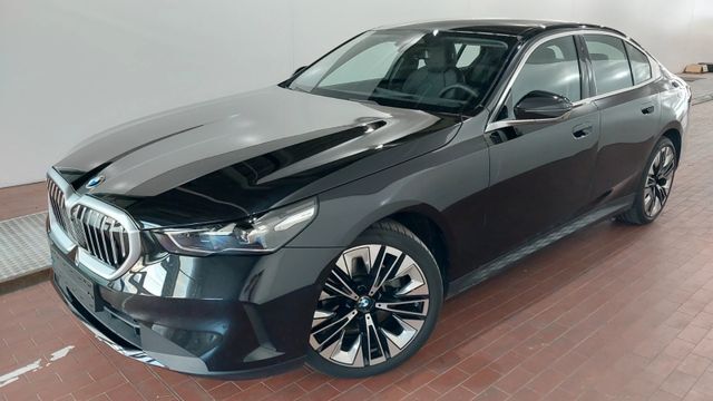 BMW 520 d Limousine /LEDER /HEAD-UP /360°KAM/ 20ZOLL