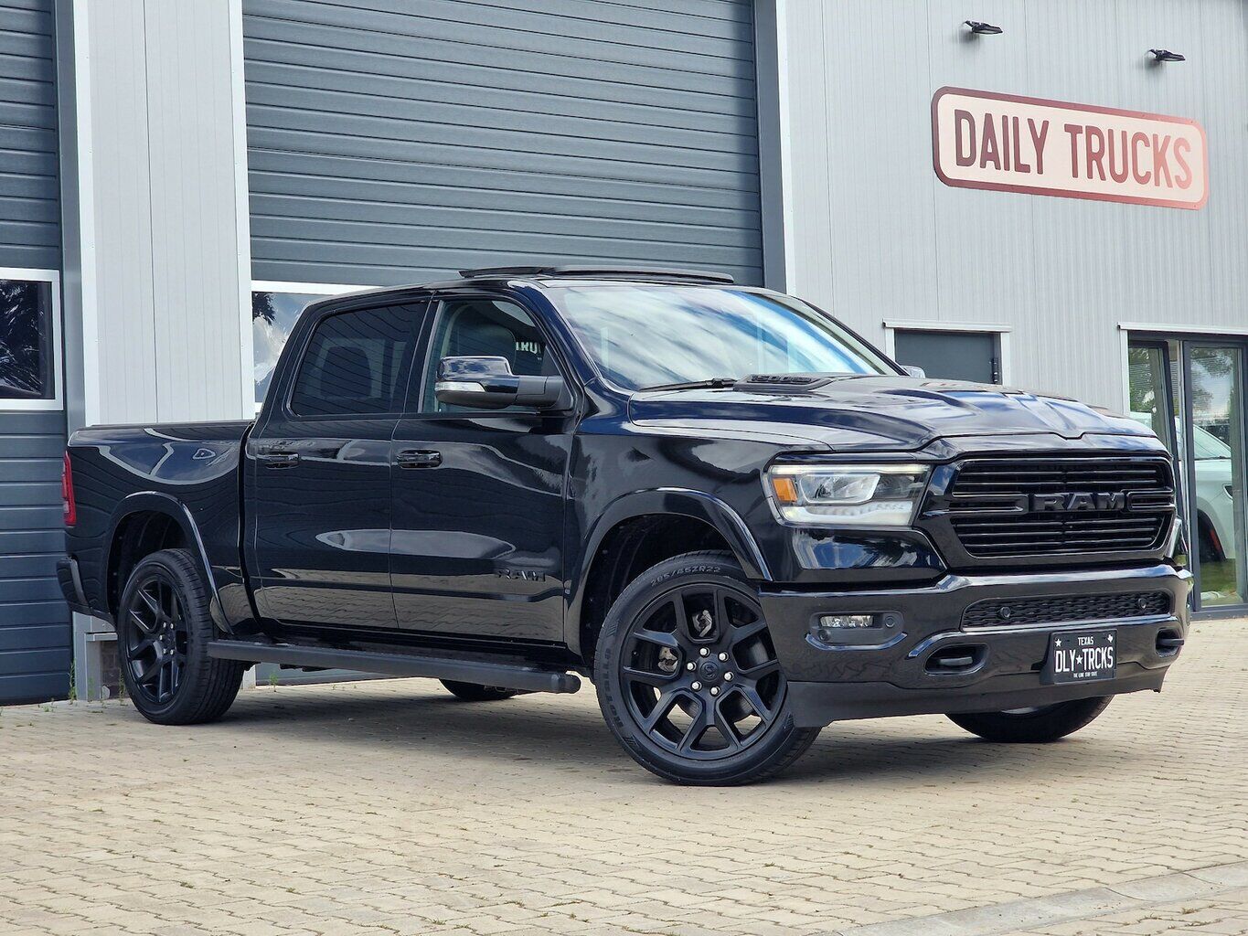 Dodge RAM 1500 5.7 4x4 Laramie Memory AHK Pano LED