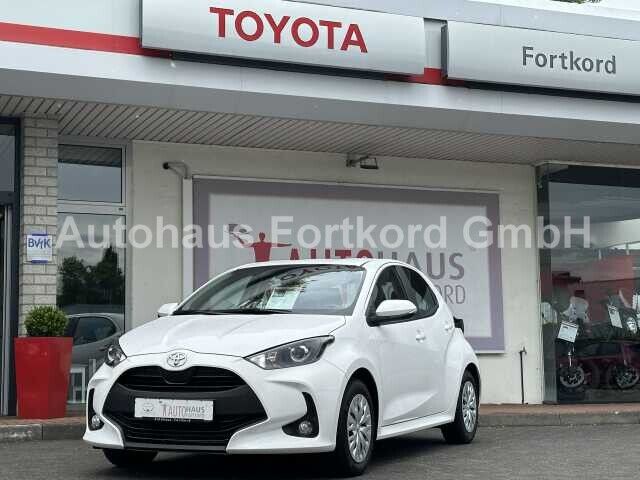 Toyota Yaris 1.5 Automatik Comfort - LED, AHK, Navi, SZ