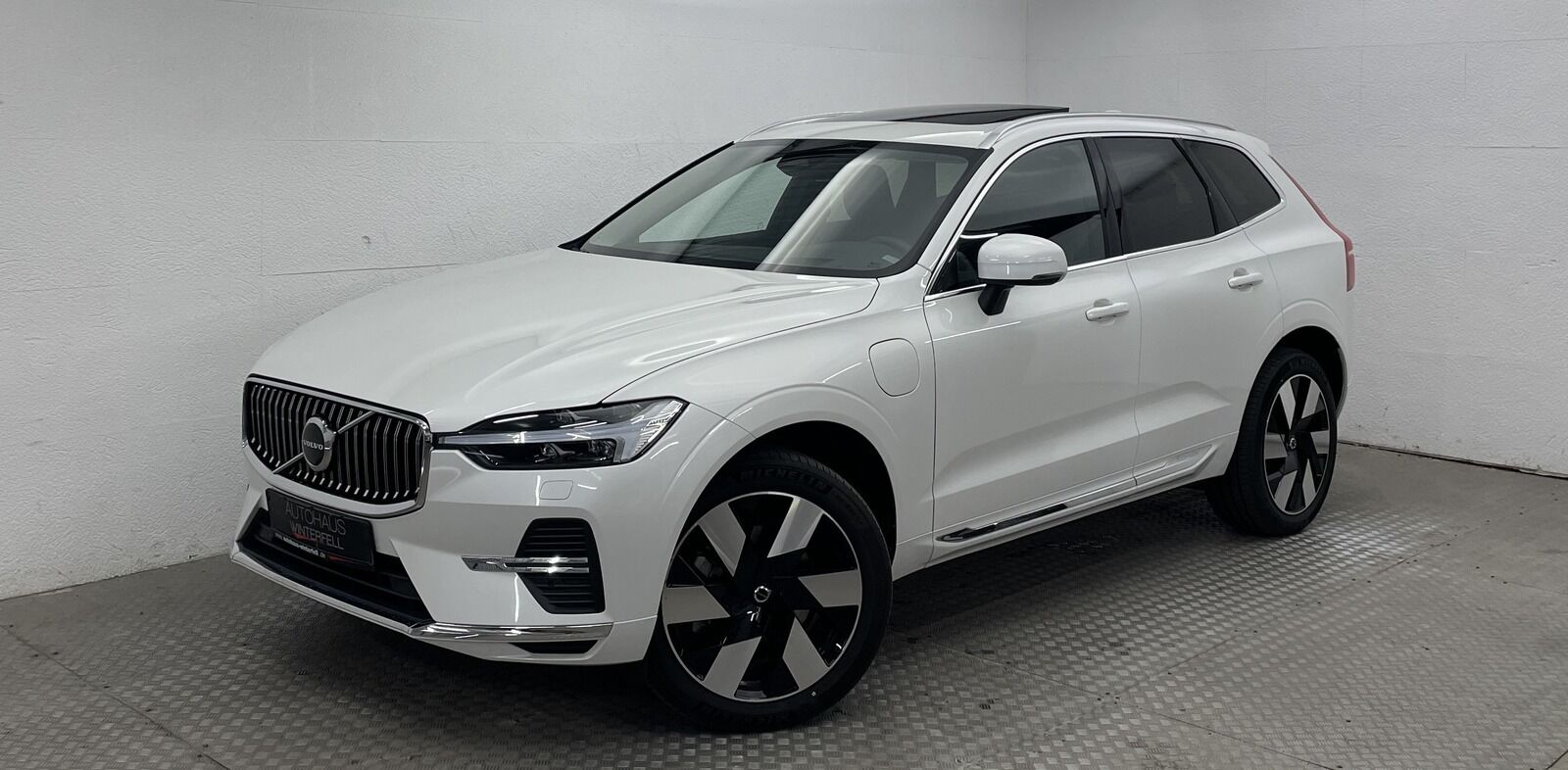 VOLVO XC60 T8 ULTIMATE BRIGHT RECH AWD PANO+AHK+STANDH