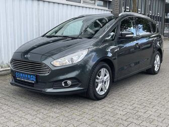 Fahrzeug FORD S-Max undefined