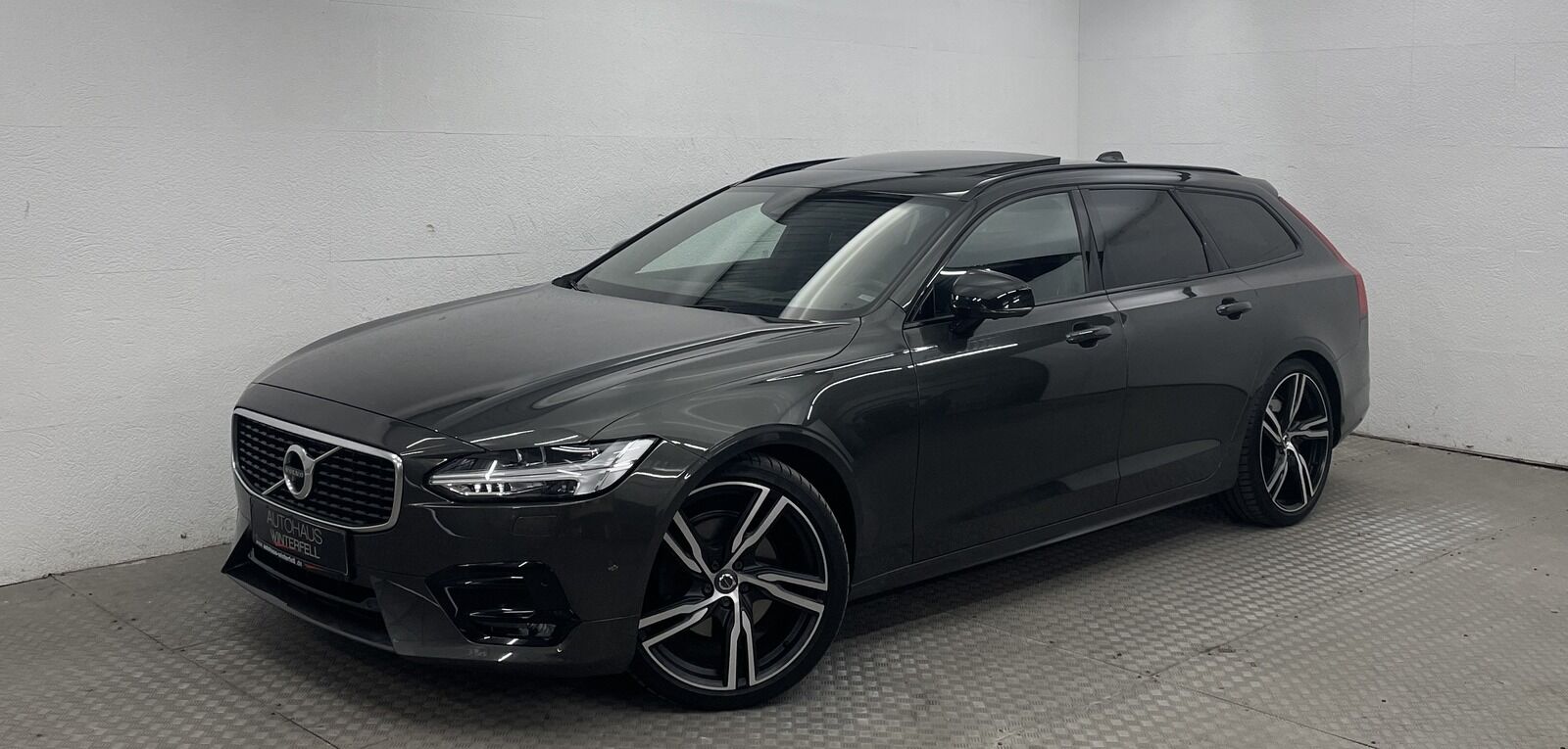 VOLVO V90 D5 R-DESIGN AWD PANO+AHK+B&W+MEMO+360+HUD+