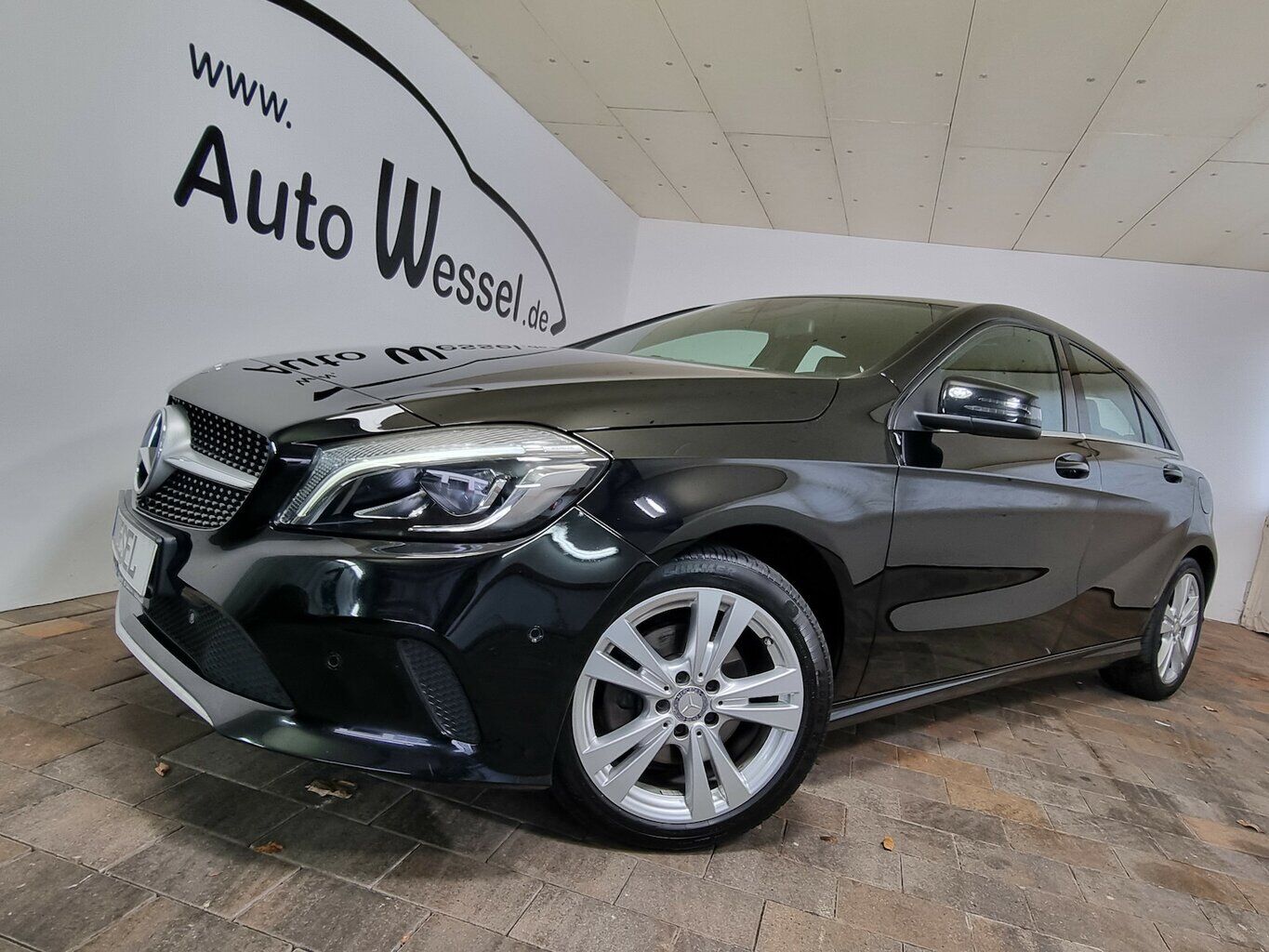 MERCEDES-BENZ A 200 d CDI Urban LED SHZ AHK Navi Klima Spur