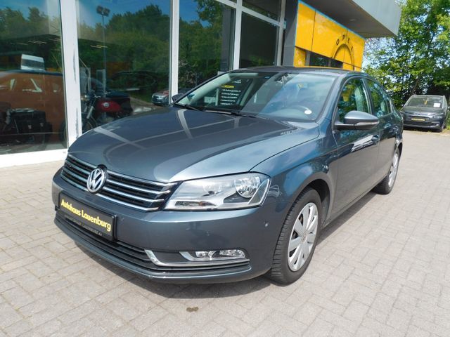 VW Passat Lim.+KLIMA+SHZ+AHK+APS