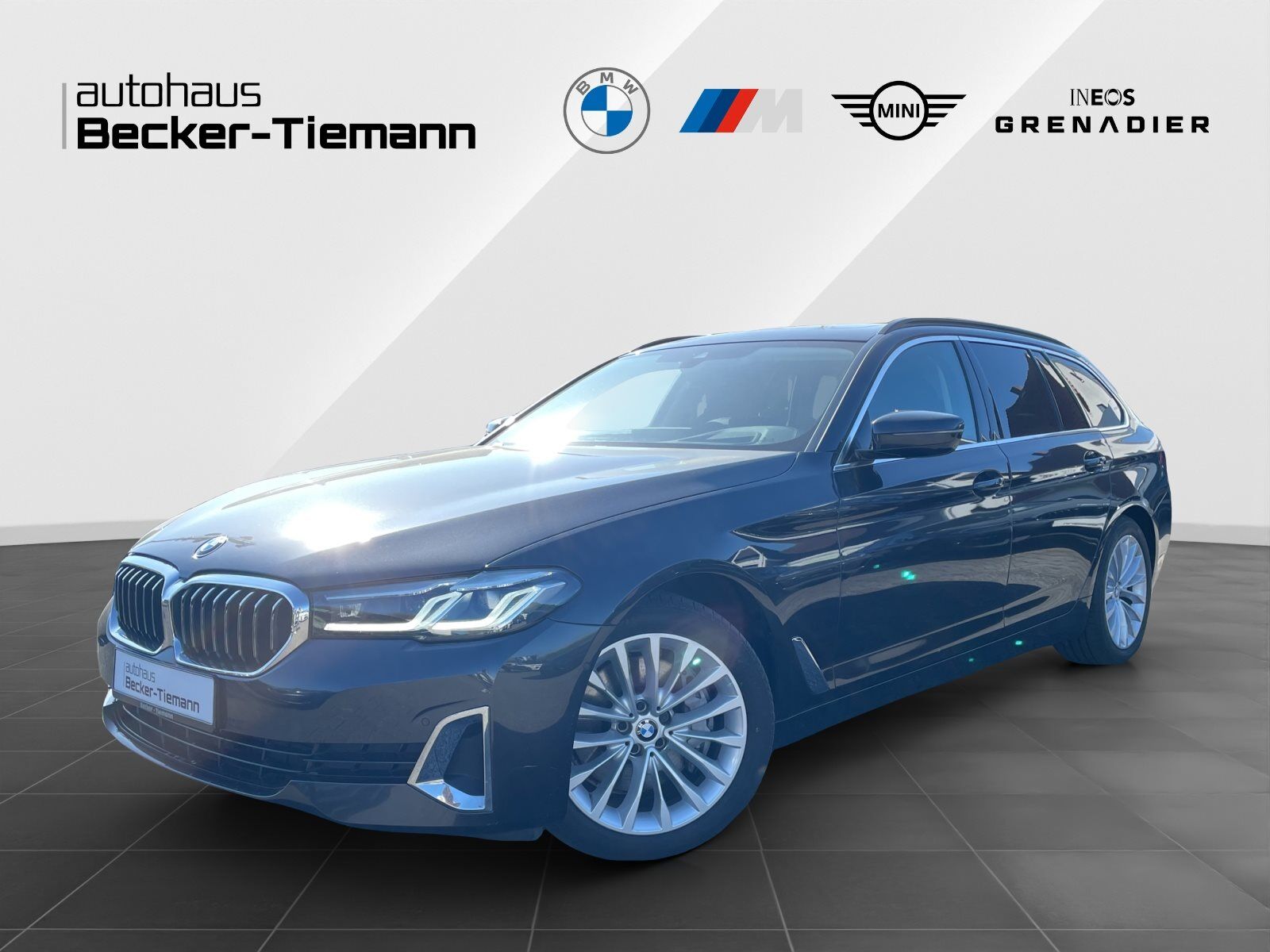 BMW 530d xDrive Touring Luxury Line*HEAD UP*AHK*PANO