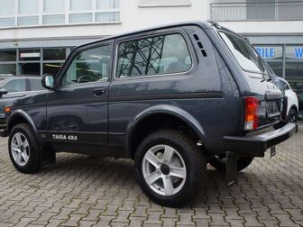 Fahrzeug LADA Niva undefined