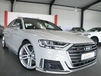 Fahrzeug AUDI S8 undefined