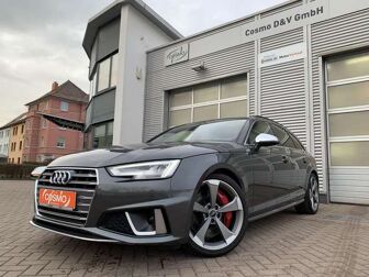 Fahrzeug AUDI S4 undefined